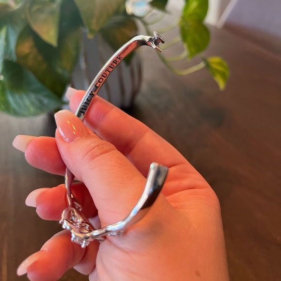 Juicy Couture Necklace & Bracelet Set - Picture 5 of 13